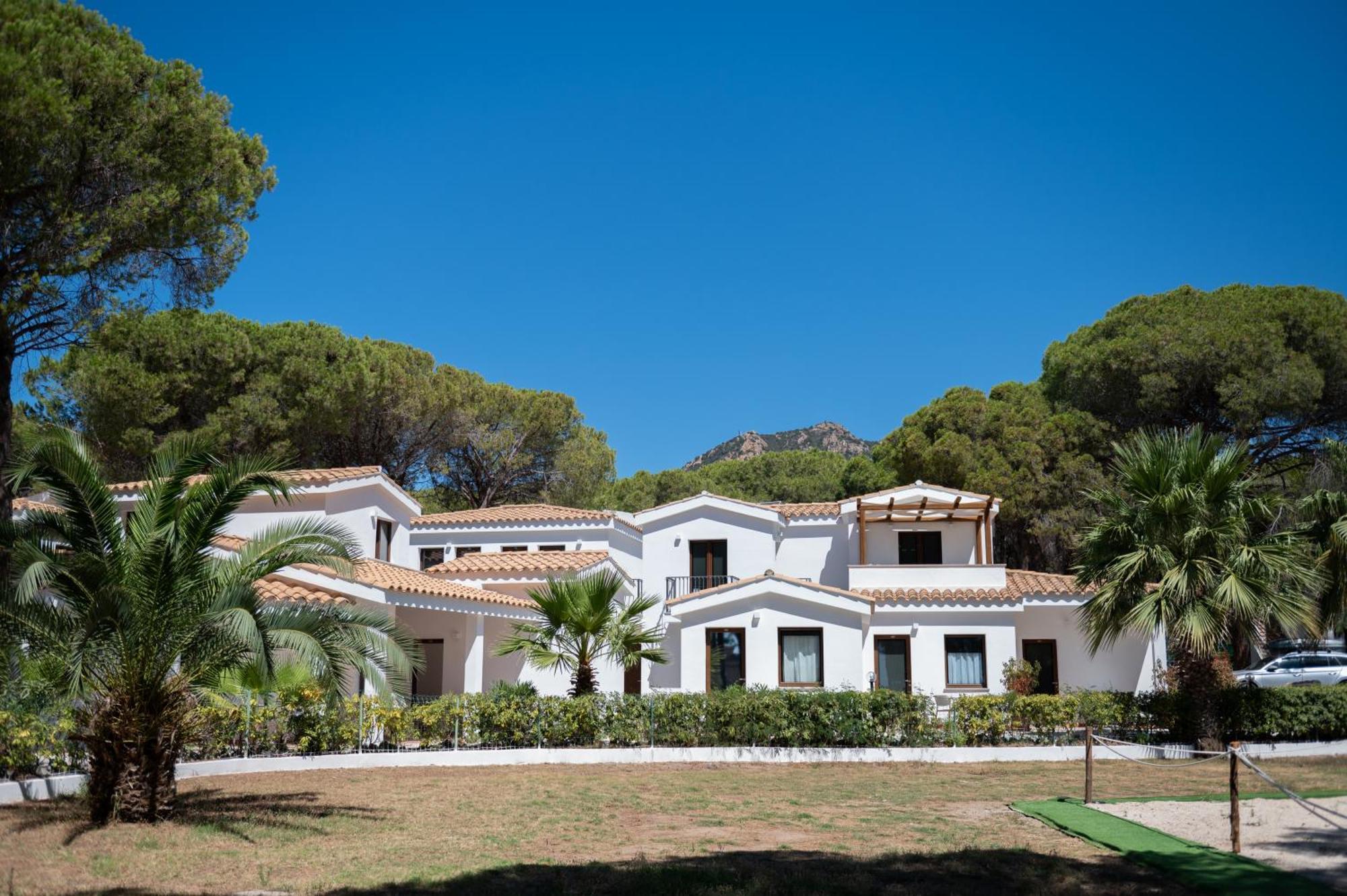 Hotel New Barcavela Santa Margherita di Pula Ngoại thất bức ảnh